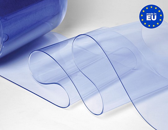 Detalle de lama PVC flexible normal transparente azulado para cortinas industriales